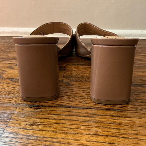 Steve Madden Women's Tan Patent Rego Heels Slide Sandals With Chain Hardware 7M - Picture 3 of 6